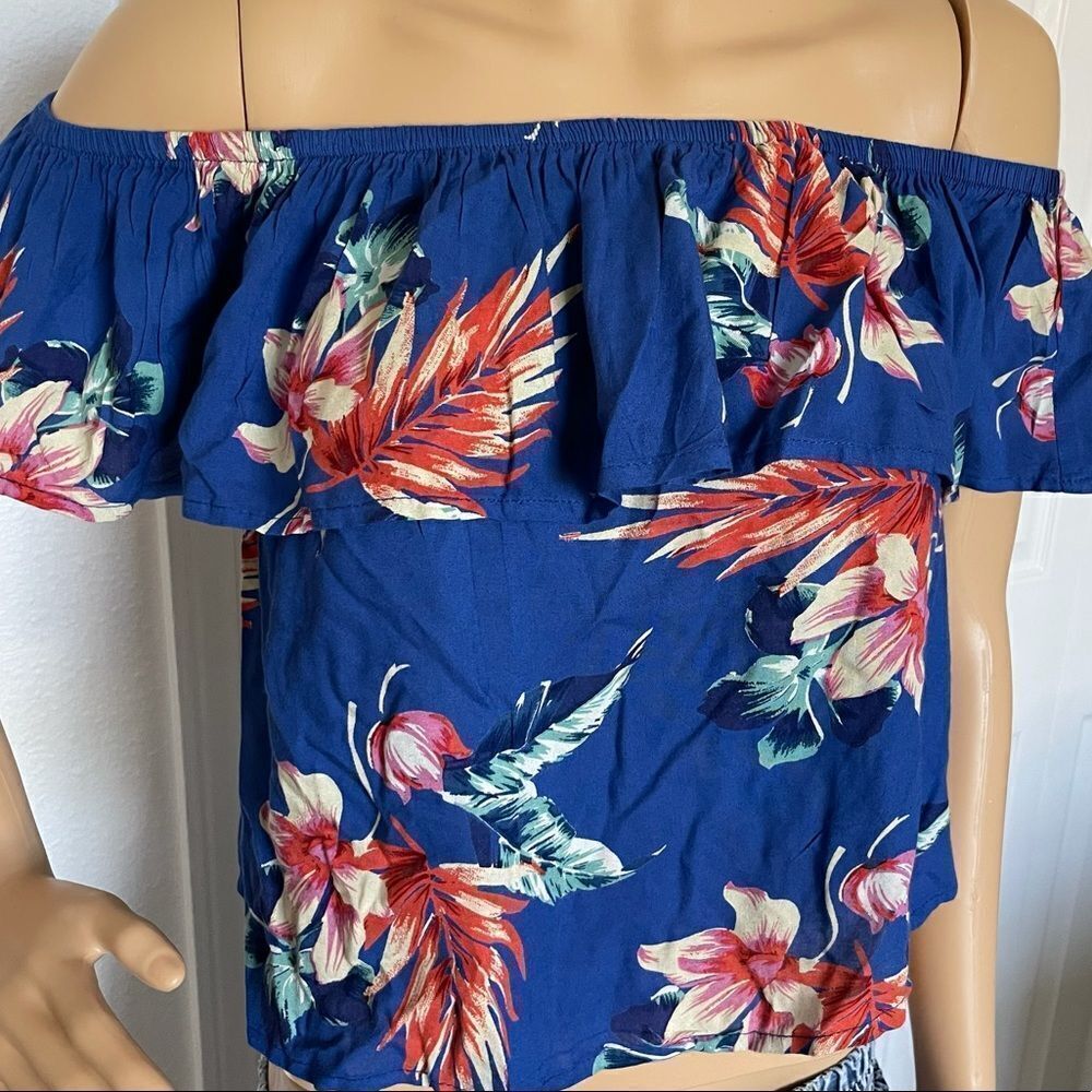 NWT Style Envy Floral Off The Shoulder Blue Purple Red White Crop Top Size Small
